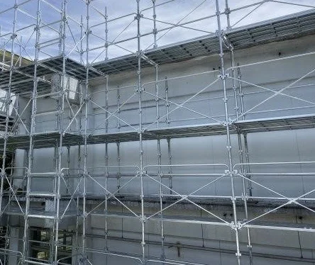 公共施設の外壁改修用足場